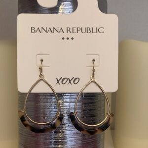 Banana Republic Teardrop Earrings Gold Tone Tortoiseshell Accent NWT